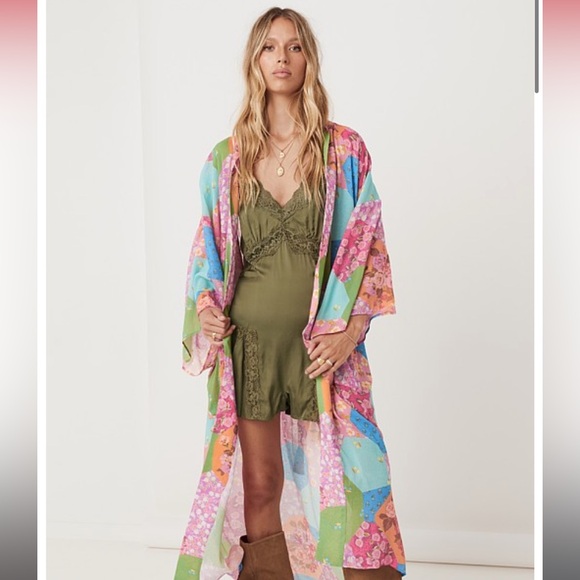 Spell and The Gypsy Collective Freda Kimono Robe in Lilly NWT! - Picture 6 of 8